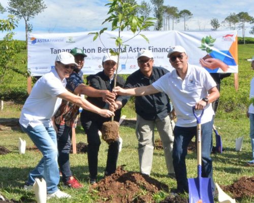 Astra Financial Adakan Aksi Tanam Pohon