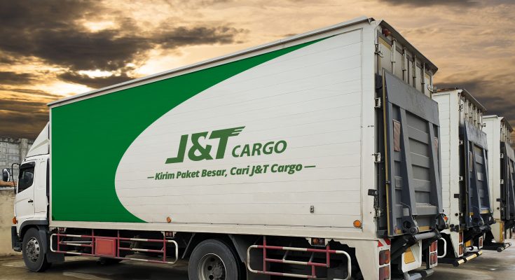 Dua Tahun J&T Cargo Komitmen Tingkatkan