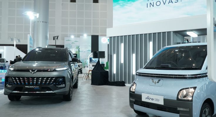 Wuling New Almaz RS dan Air ev Lite di GIIAS Surabaya
