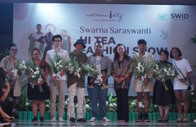 Fashion show bertema "Swarna Saraswanti" digelar
