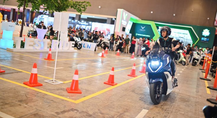 Penggemar otomotif kagum dengan kemunculan motor listrik