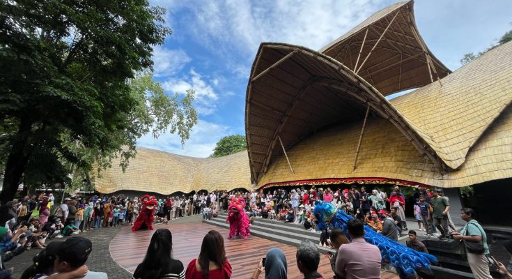Solo Safari merayakan tahun baru Imlek dengan berbagai
