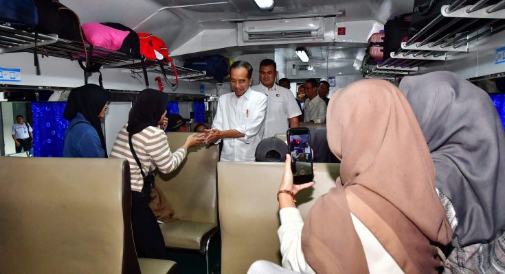 Presiden Joko Widodo meninjau secara langsung arus mudik