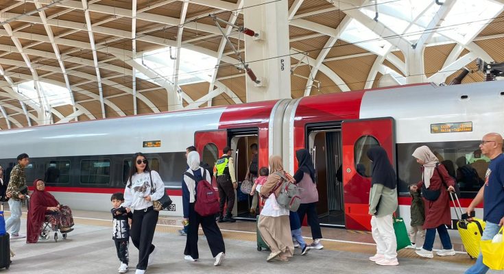 Kereta Cepat Whoosh layani lebih dari 21 ribu penumpang