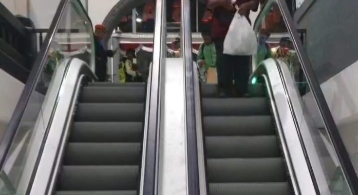 Daop 1 Jakarta telah menyelesaikan pemasangan eskalator tahap pertama di Stasiun Pasar Senen mulai dioperasikan sejak 1 September 2024. Eskalator ini dipasang
