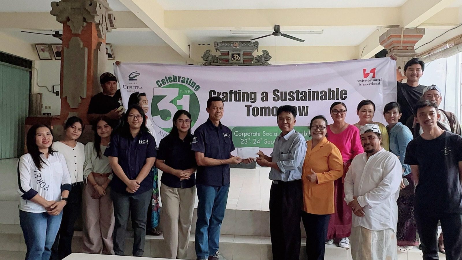 Hotel Ciputra Jakarta mengadakan kegiatan Eco Walk