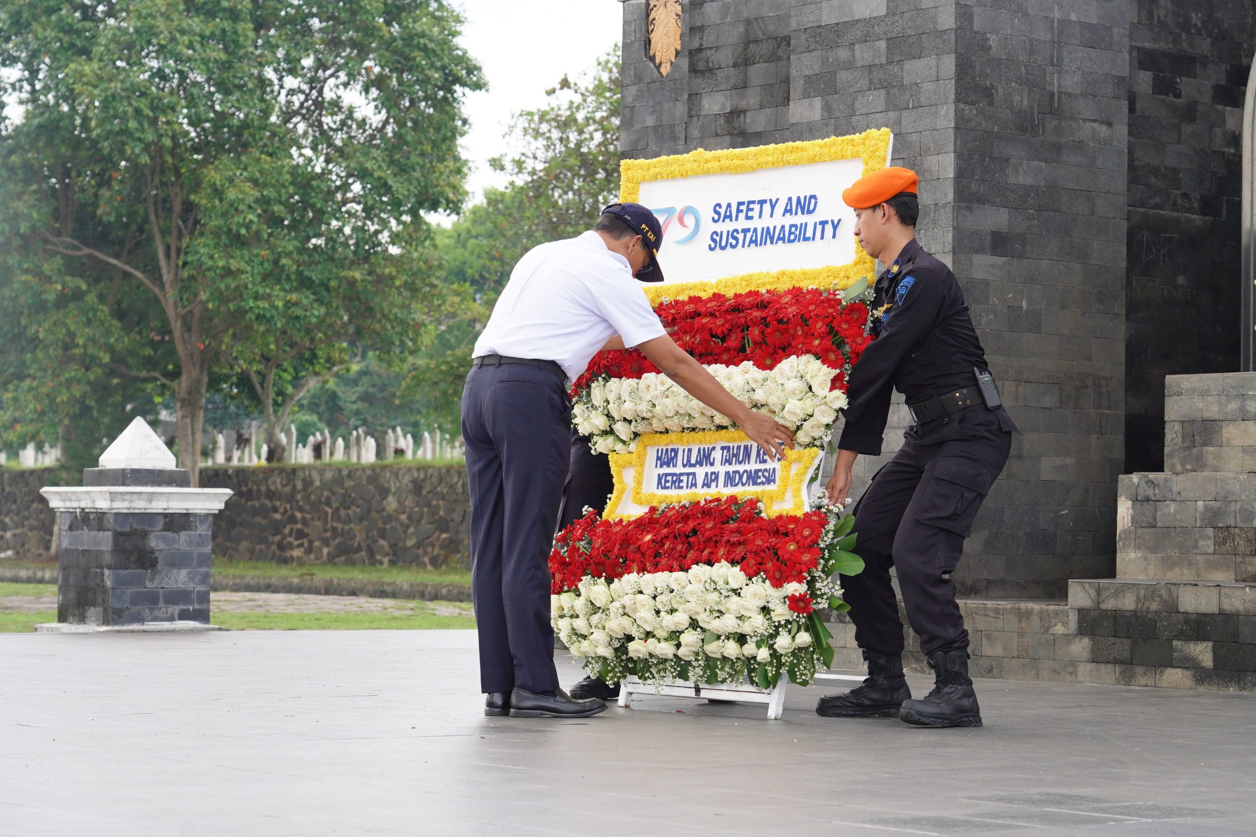 PT Kereta Api Indonesia (Persero) lakukan Upacara Tabur Bunga