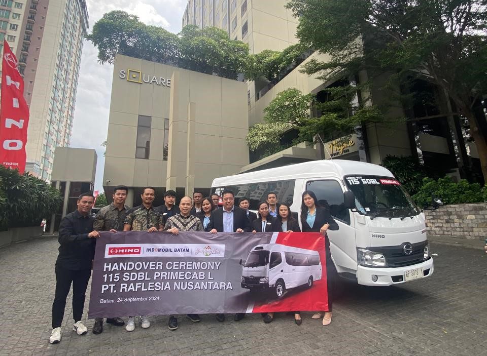 PT Hino Motors Sales Indonesia (HMSI)
bersama dealer resmi PT. Rodamas Makmur Motor