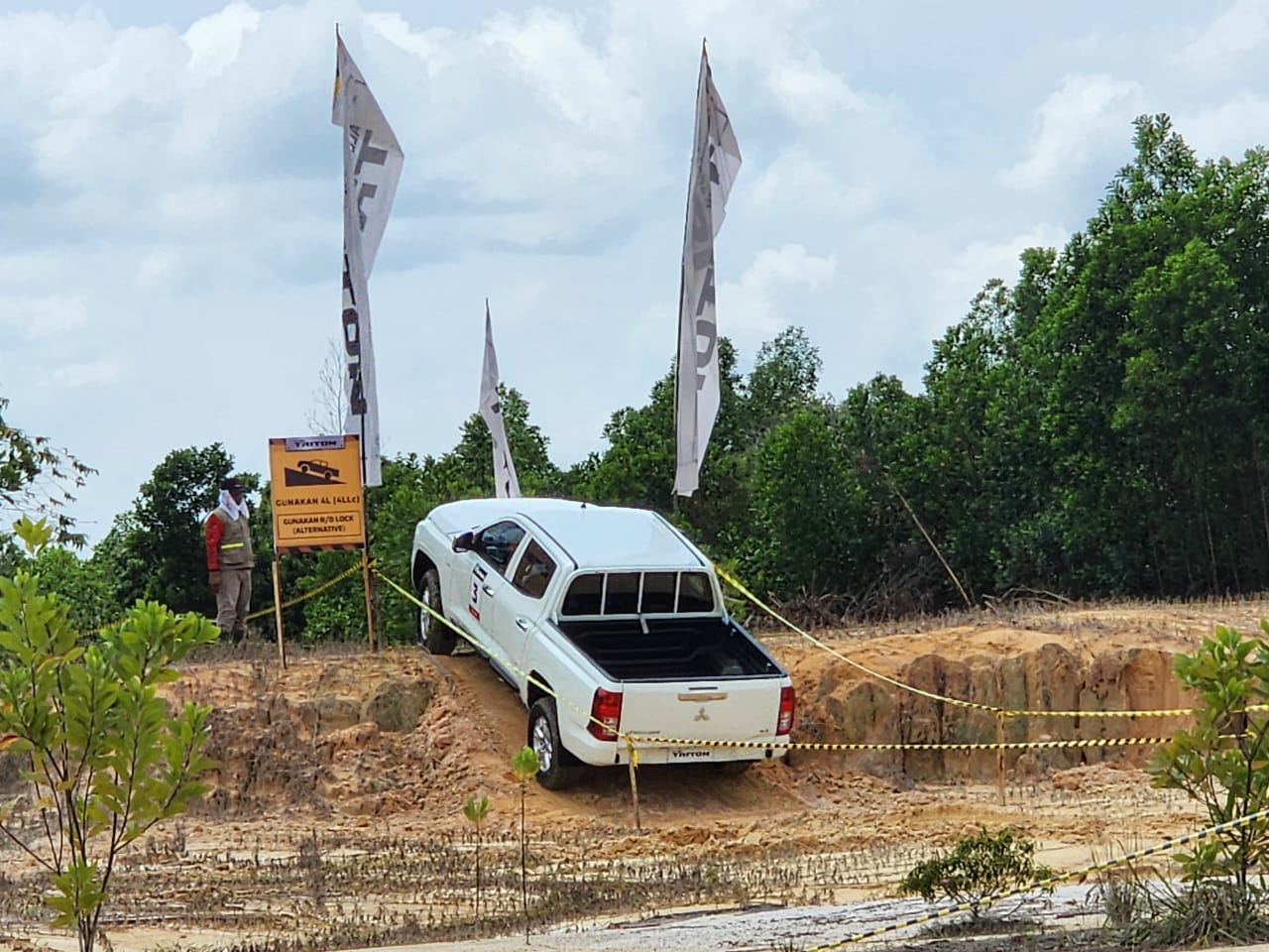Mitsubishi All-New Triton sebagai model baru untuk menggantikan truk pick-up legendaris dari Mitsubishi Motors