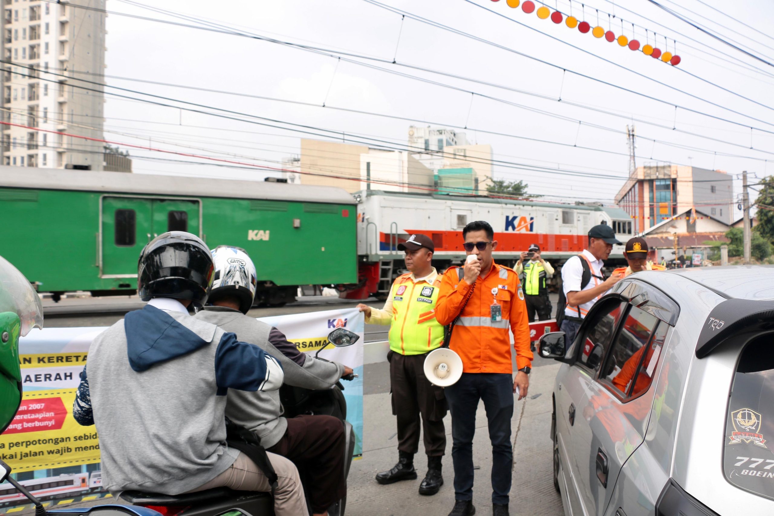 Daop 1 Jakarta bersama Korps Lalu Lintas (Korlantas) POLRI