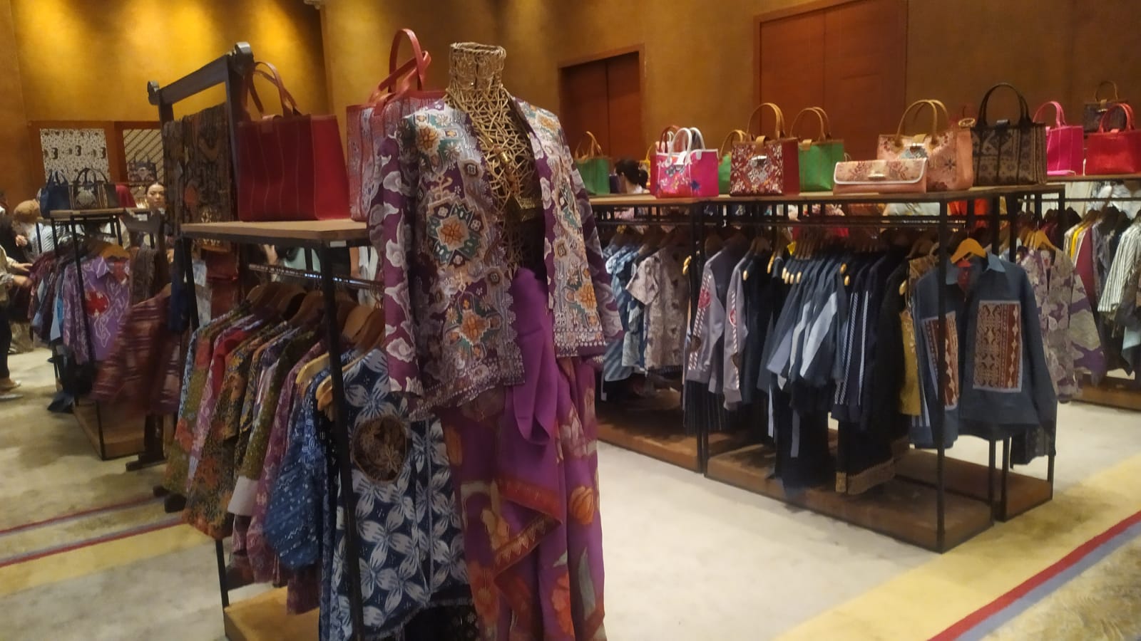 Batik Chic dibawah PT Wastra Cantik Indonesia