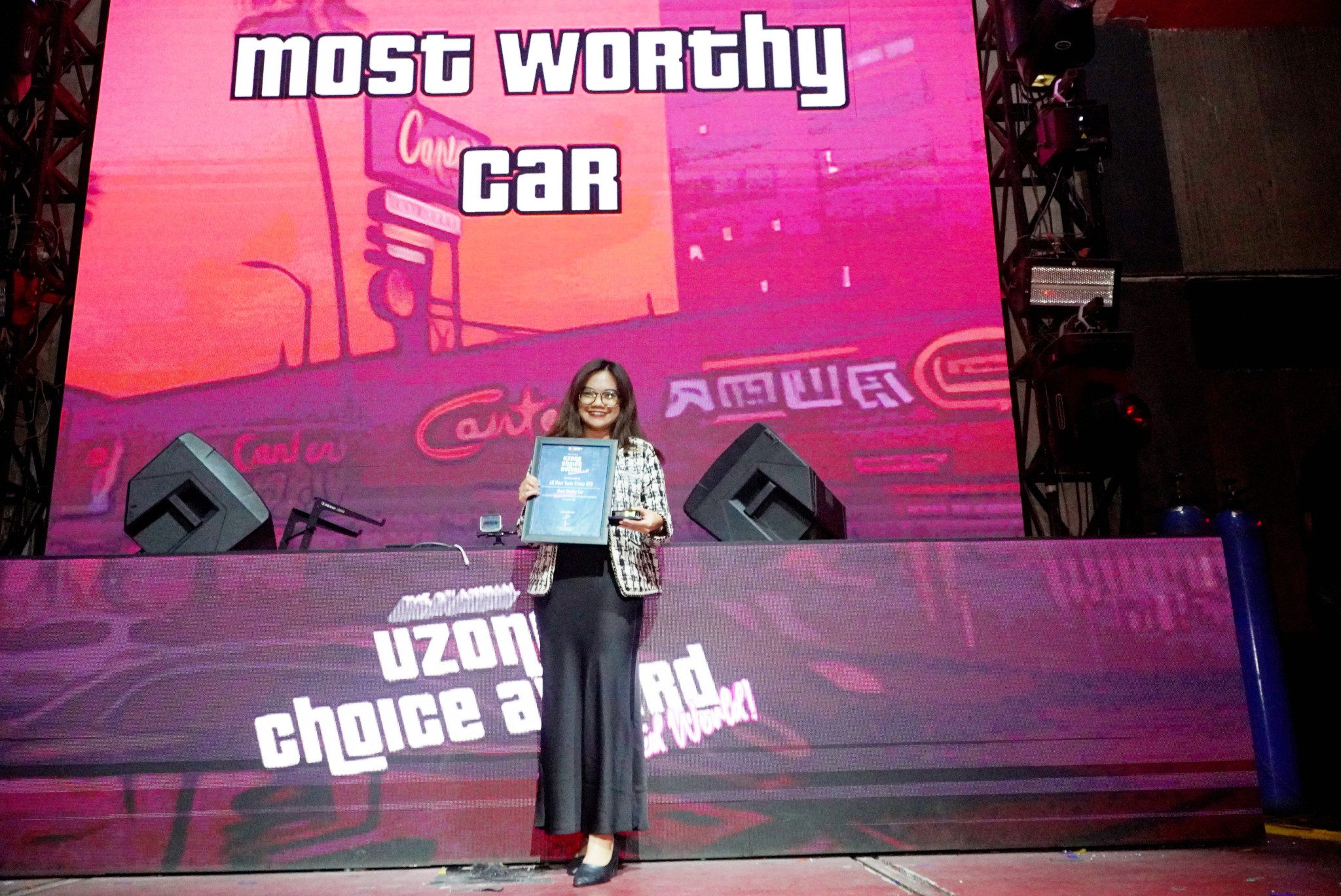 All New Yaris Cross HEV meraih penghargaan Most Worthy Car di event Uzone Choice Awards 2024