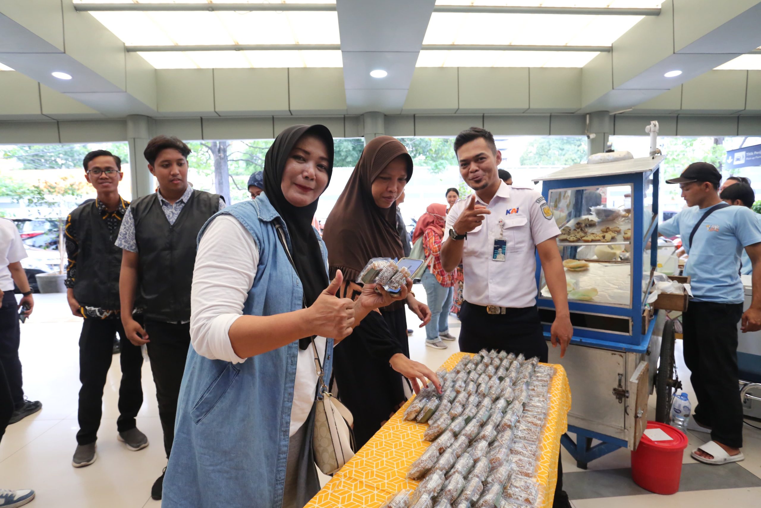 PT Kereta Api Indonesia (Persero) sediakan jajanan pasar