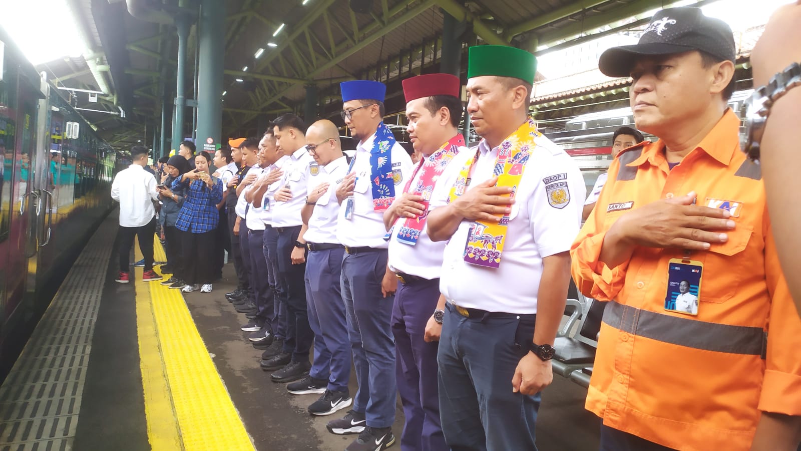 "Batavia" nama lama Jakarta pada masa Hindia Belanda.