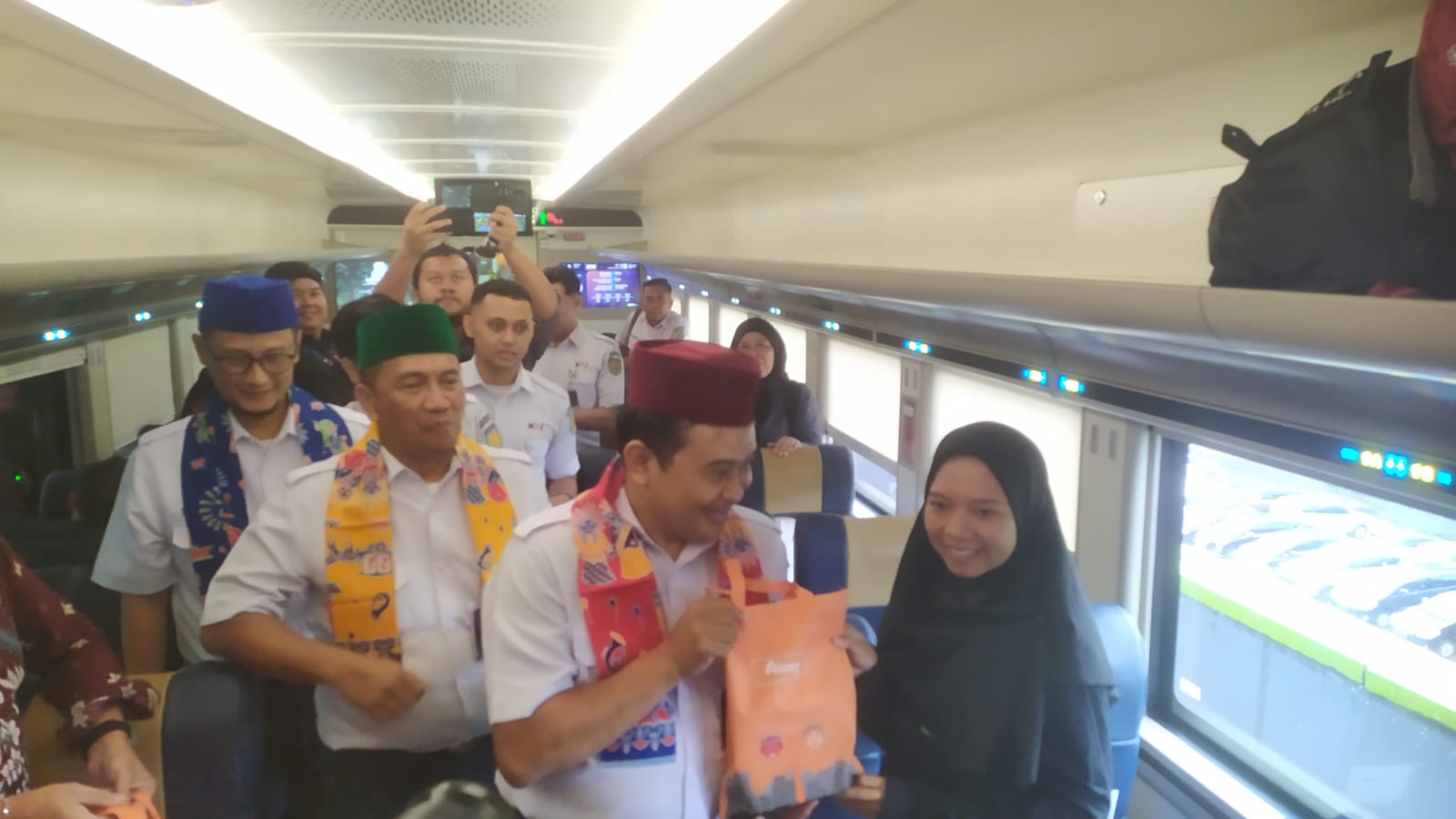 "Batavia" nama lama Jakarta pada masa Hindia Belanda. 