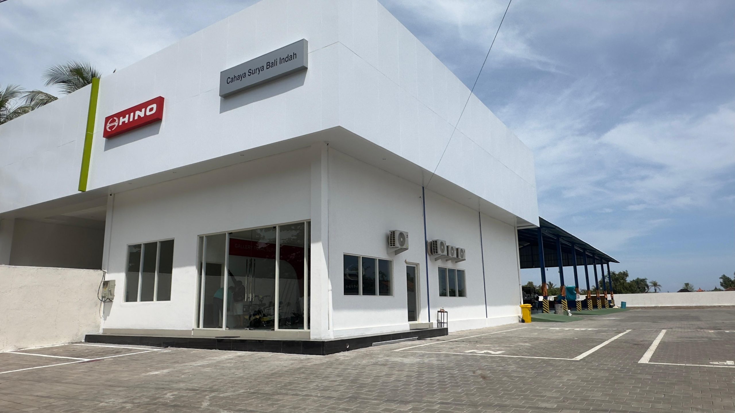 PT Hino Motors Sales Indonesia (HMSI) meresmikan outlet terbaru diSingaraja