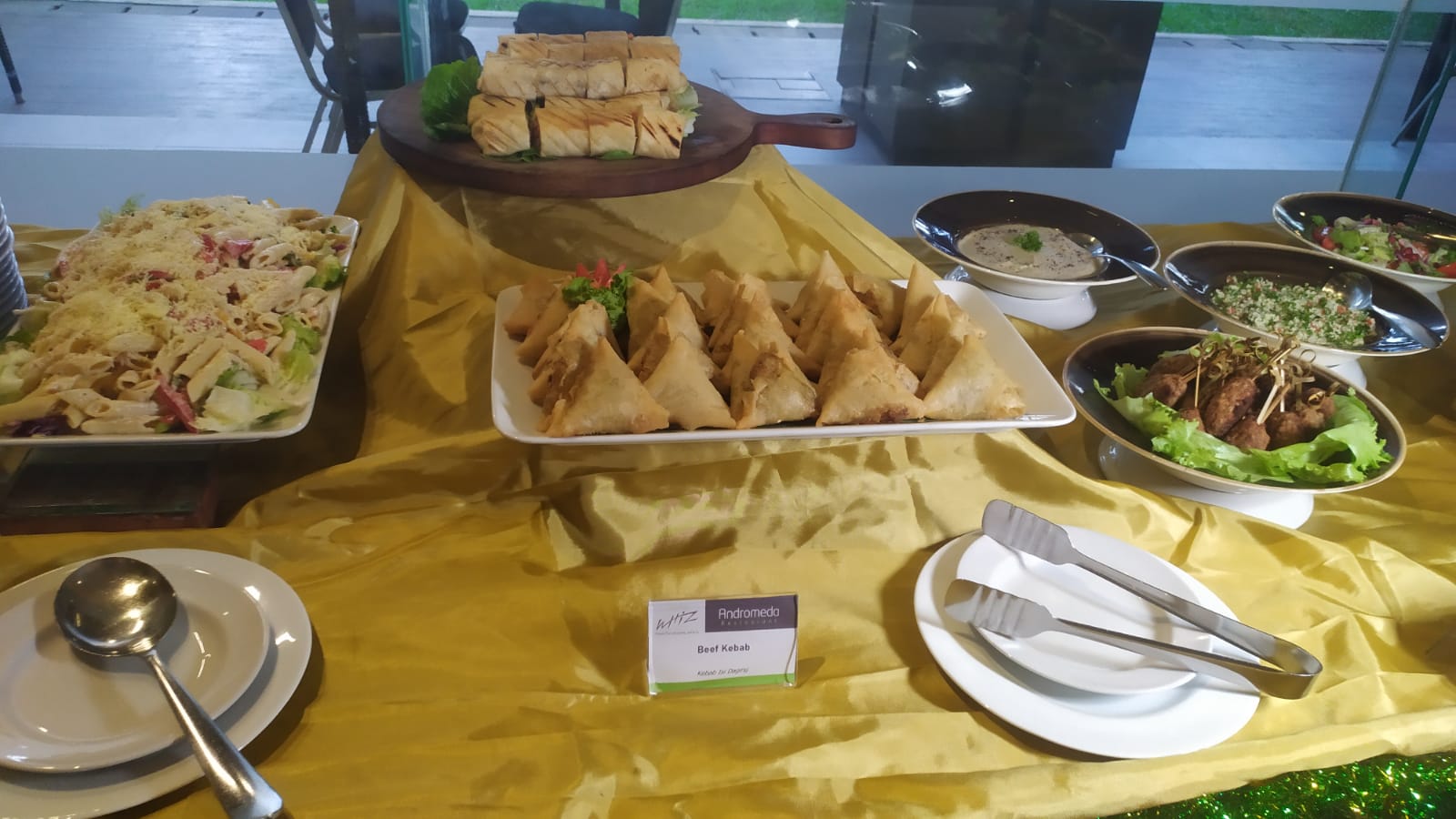 Grand Whiz Poins Simatupang menghadirkan momen berbuka puasa
