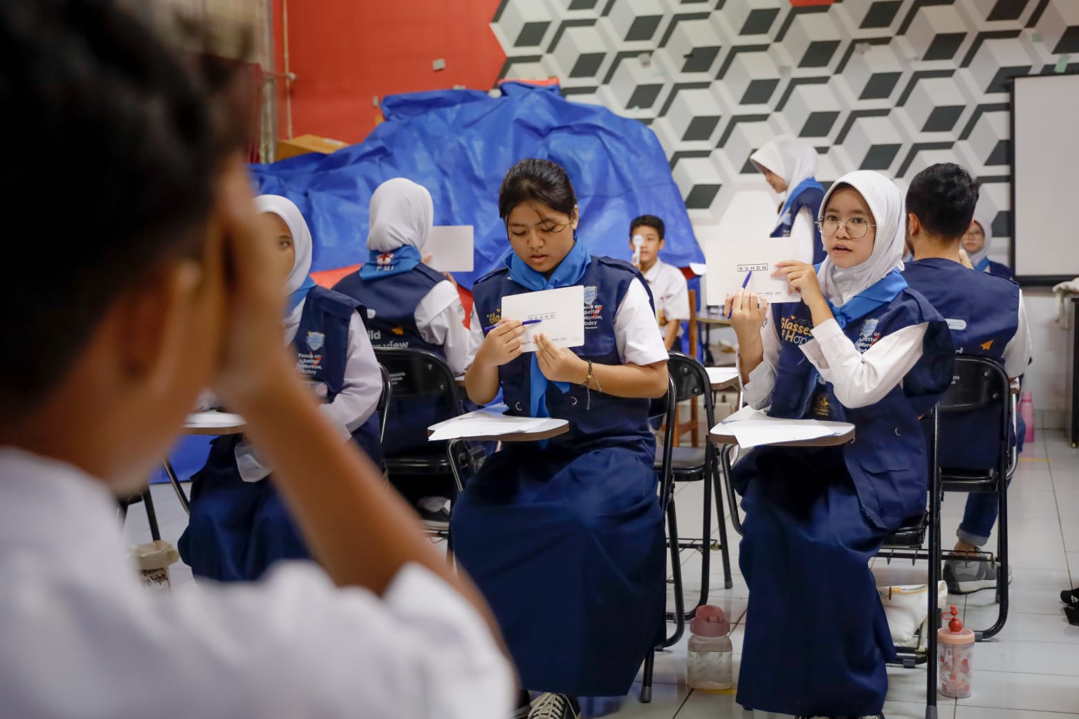HOYA Vision Care mengadakan program Glasses of Hope, 