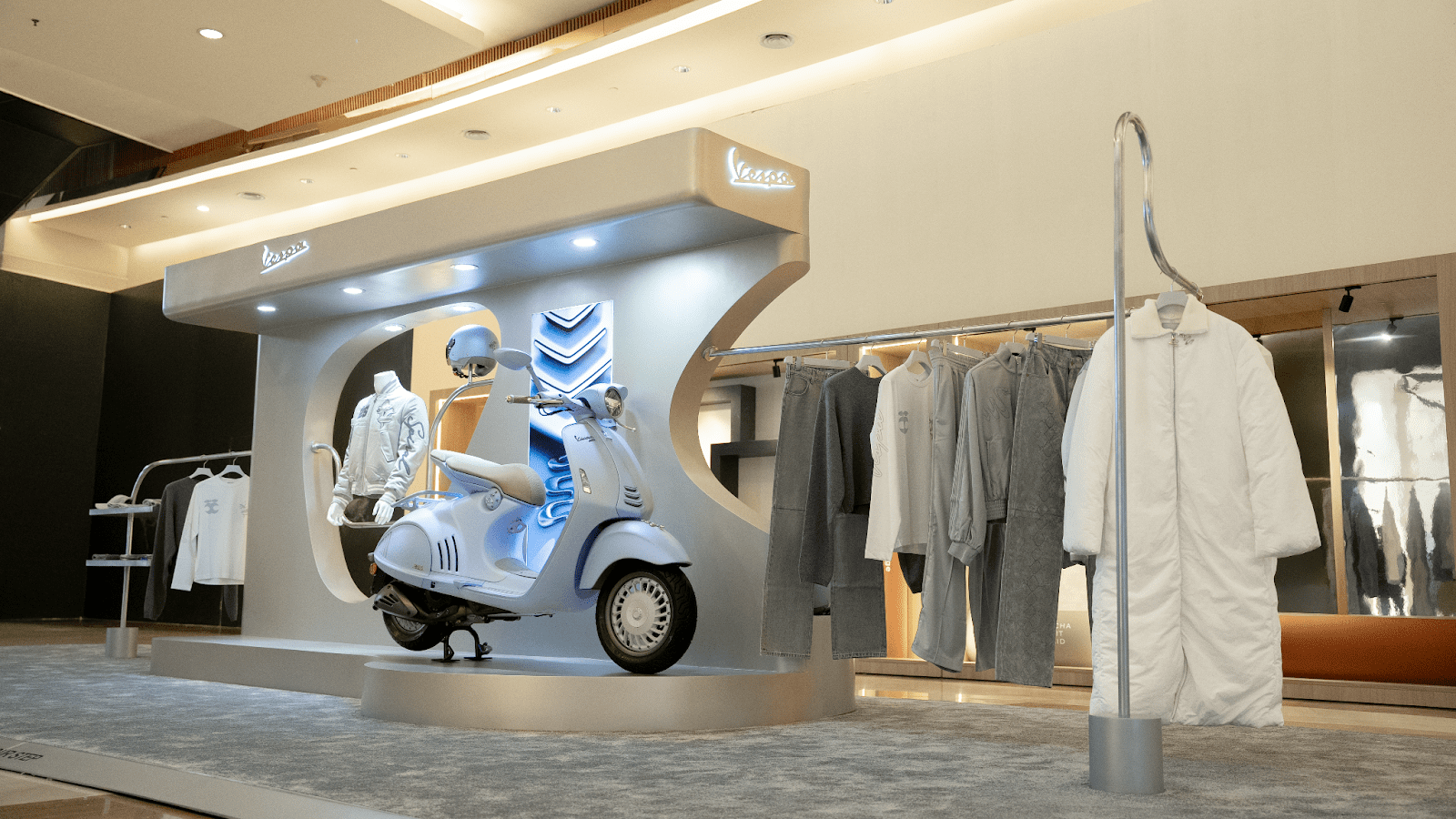 Vespa melanjutkan kampanye fashion and gaya hidup
