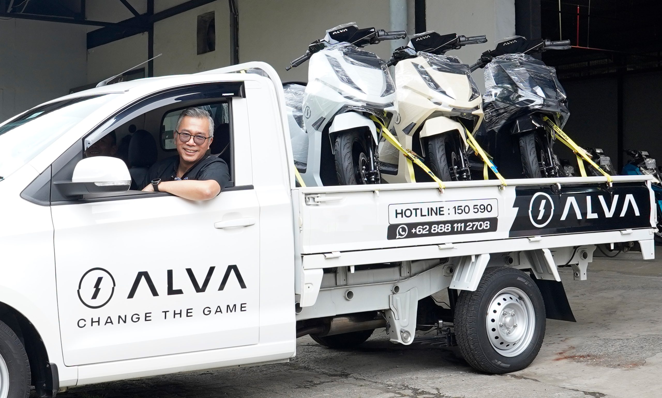 ALVA menyerahkan unit motor listrik ALVA N3