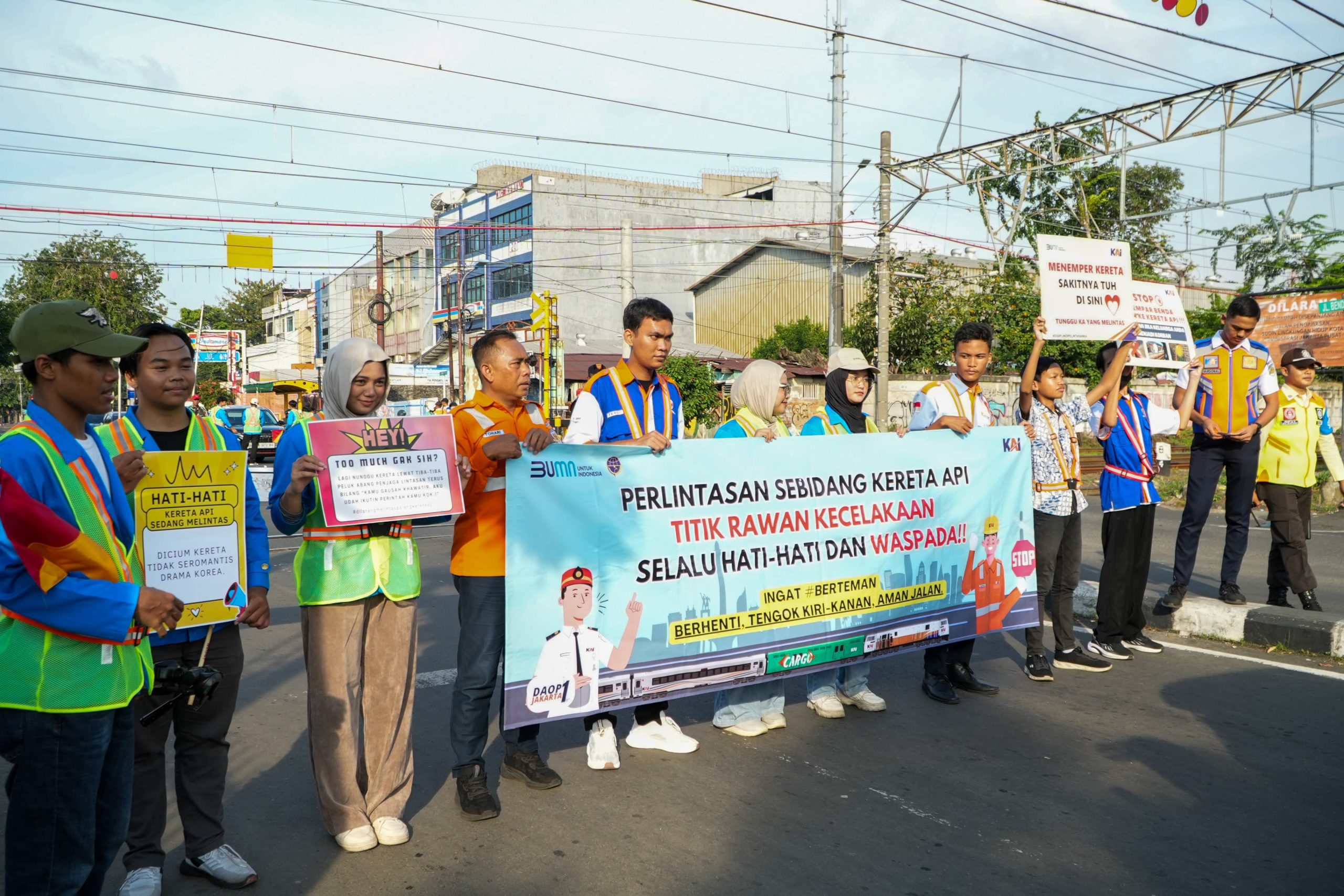 PT Kereta Api Indonesia (Persero) Daerah Operasi 1 Jakarta terus berkampanye keselamatan