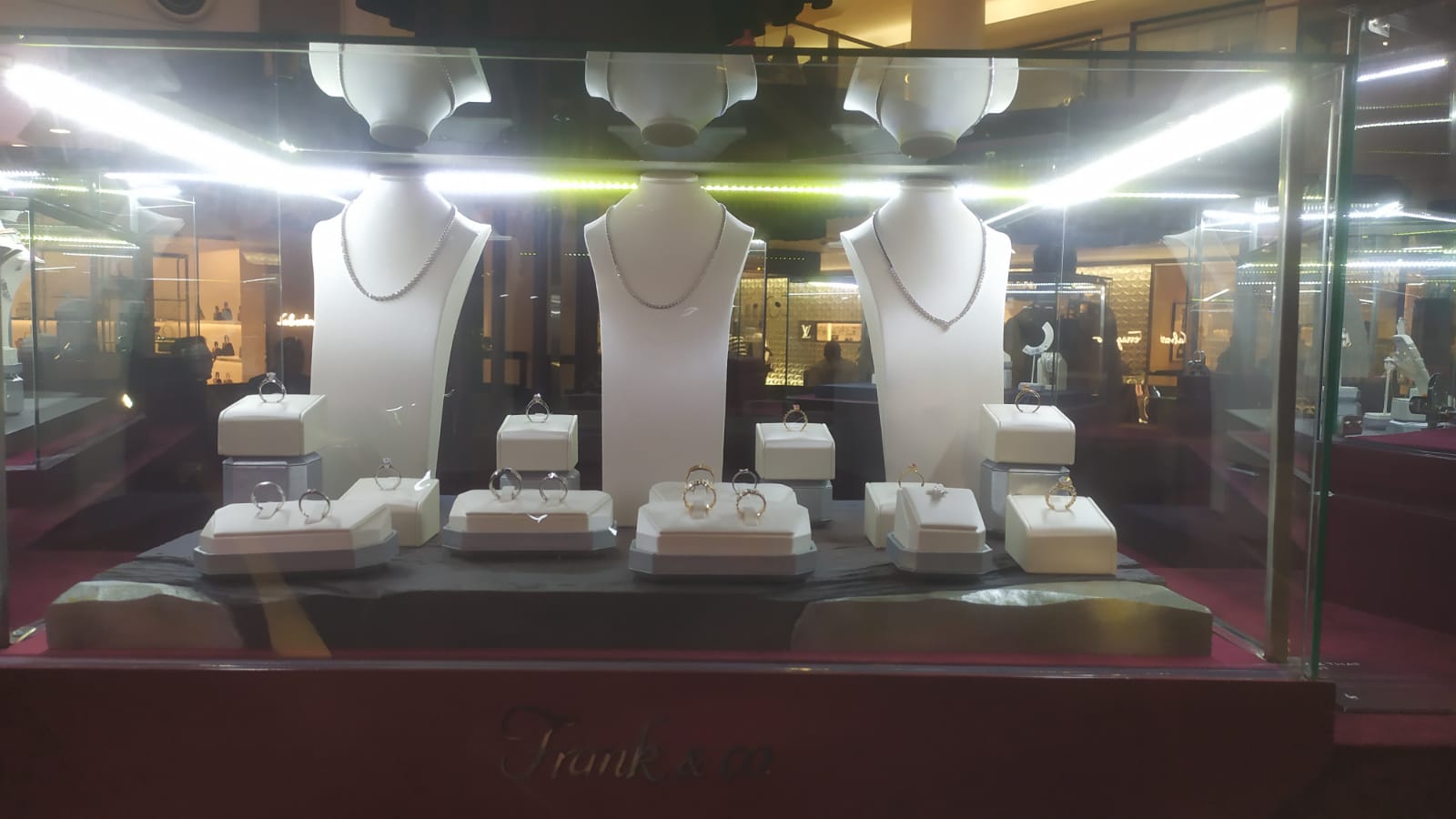 Frank & co. merayakan hari jadinya yang ke-29