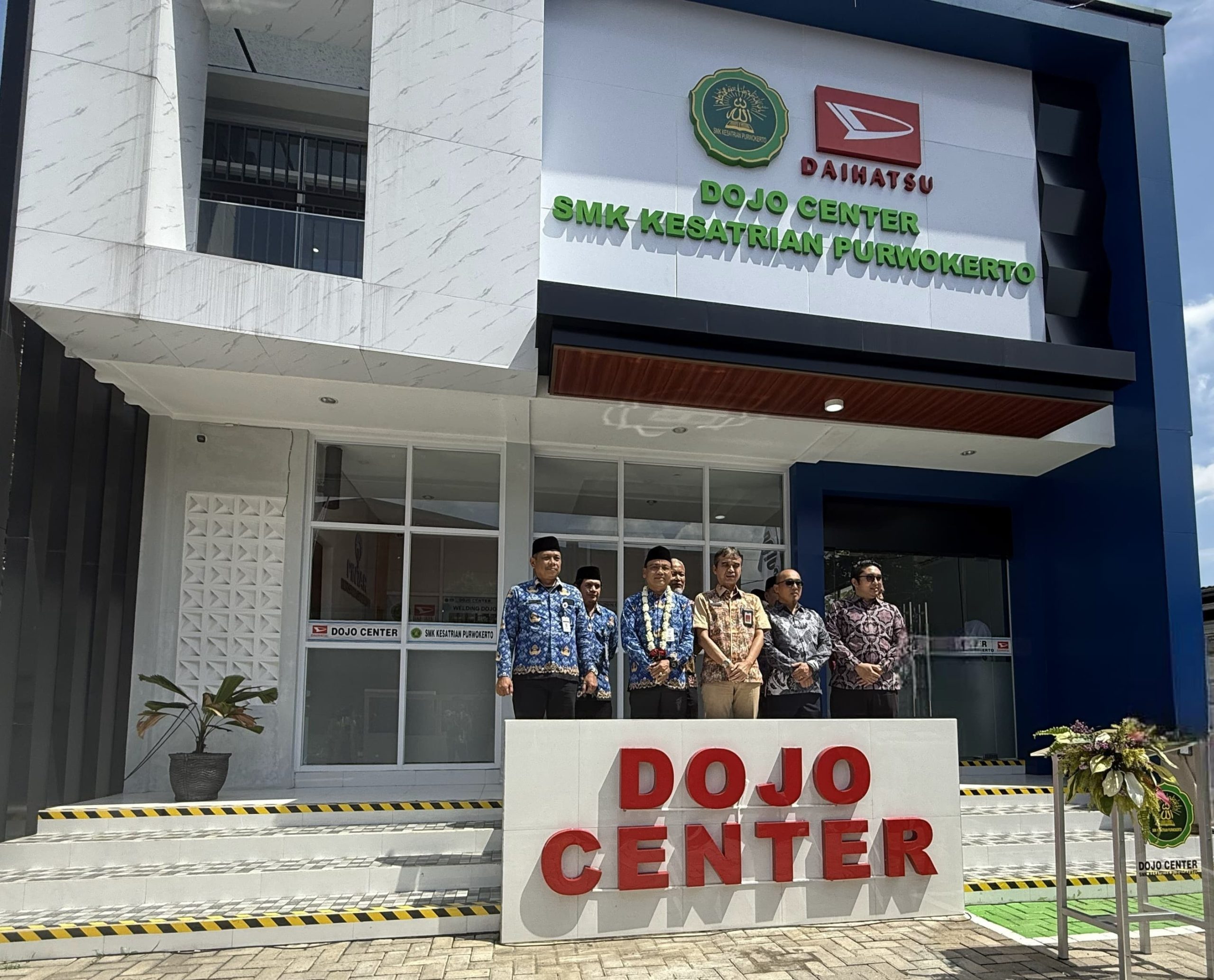 PT Astra Daihatsu Motor (ADM) konsisten dalam
mewujudkan