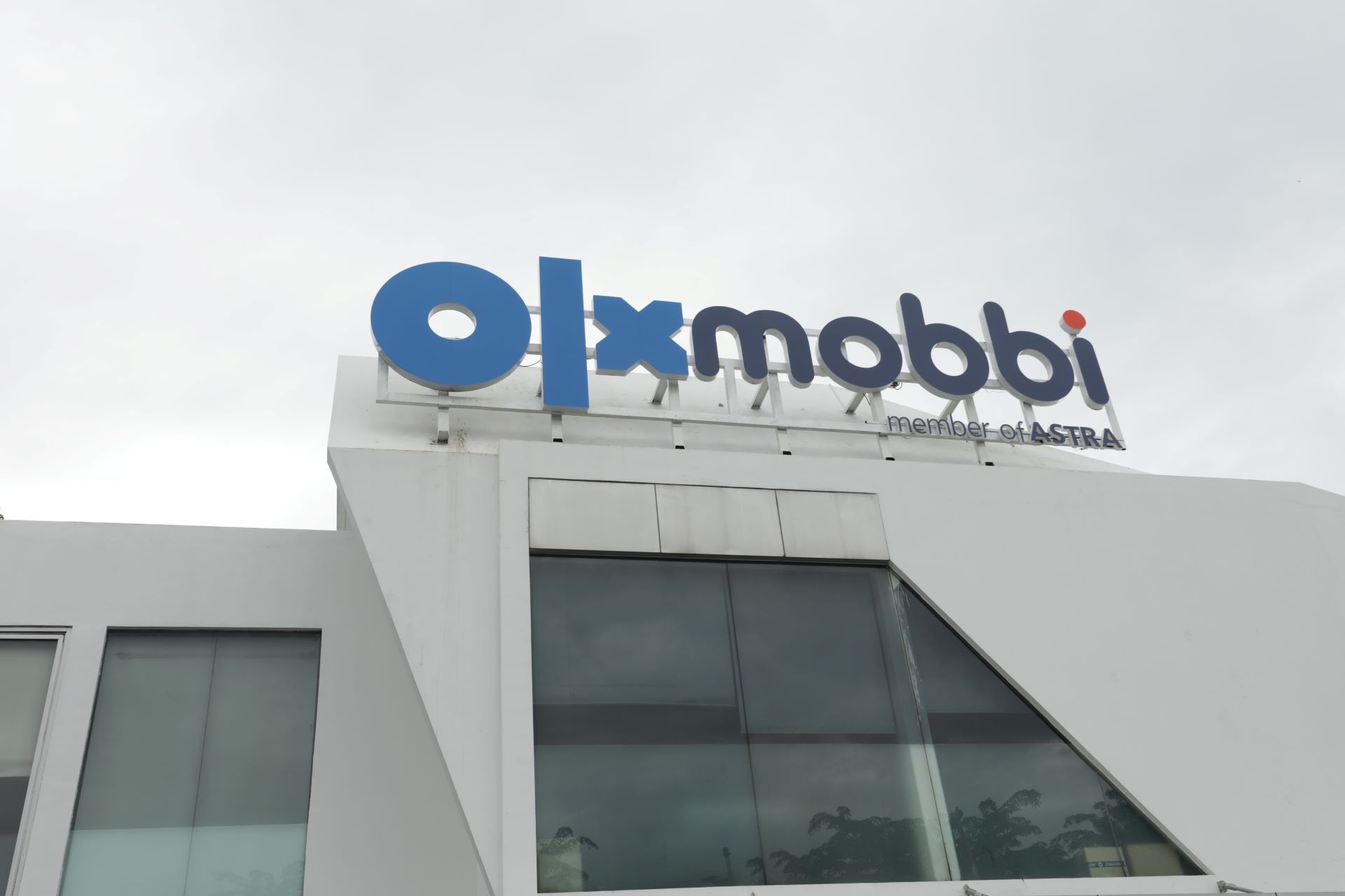 OLXmobbi, bisnis layanan online dan offline jual beli mobil bekas
