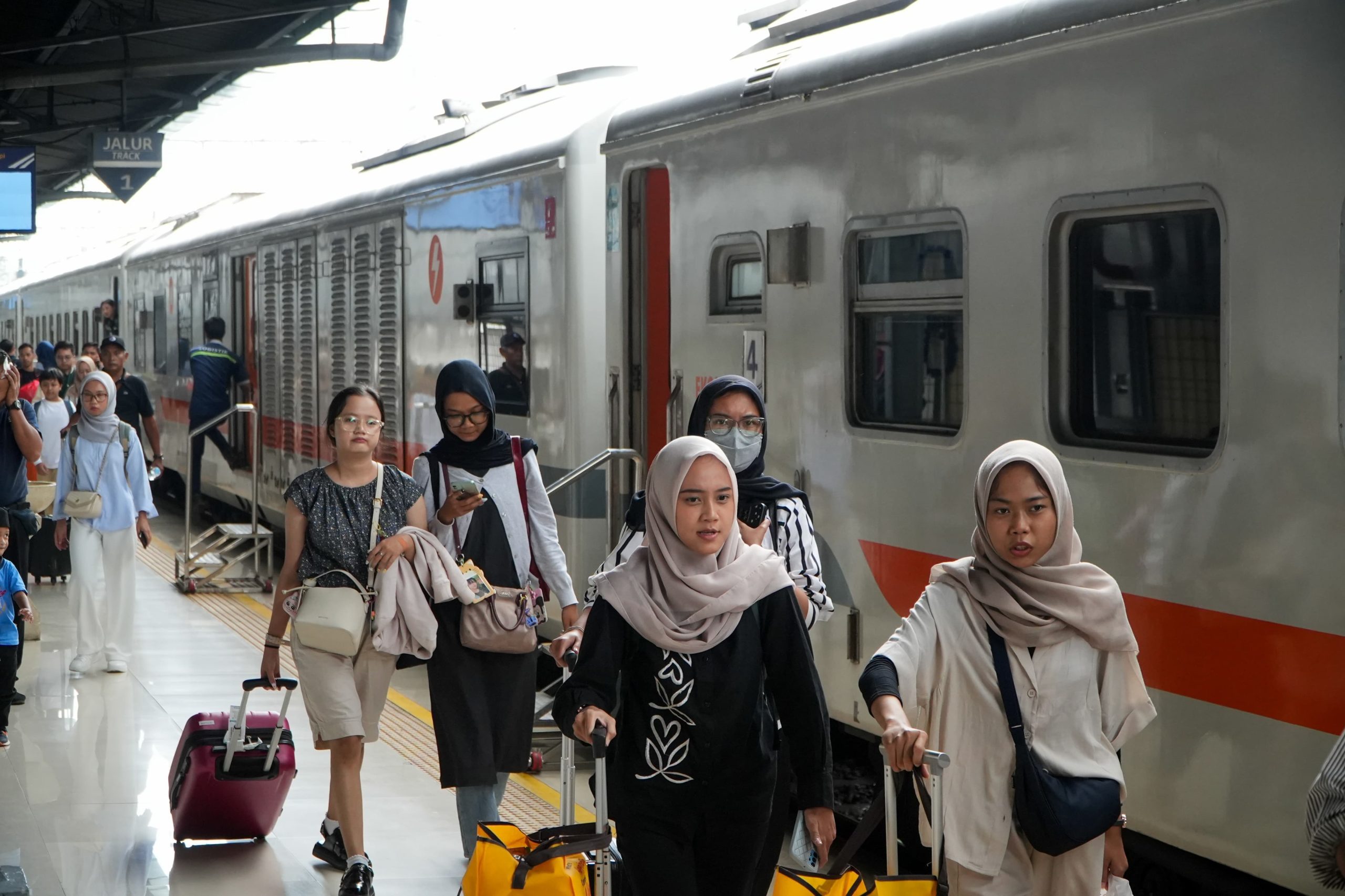 PT Kereta Api Indonesia (Persero) Daerah Operasi 1 Jakarta mencatat