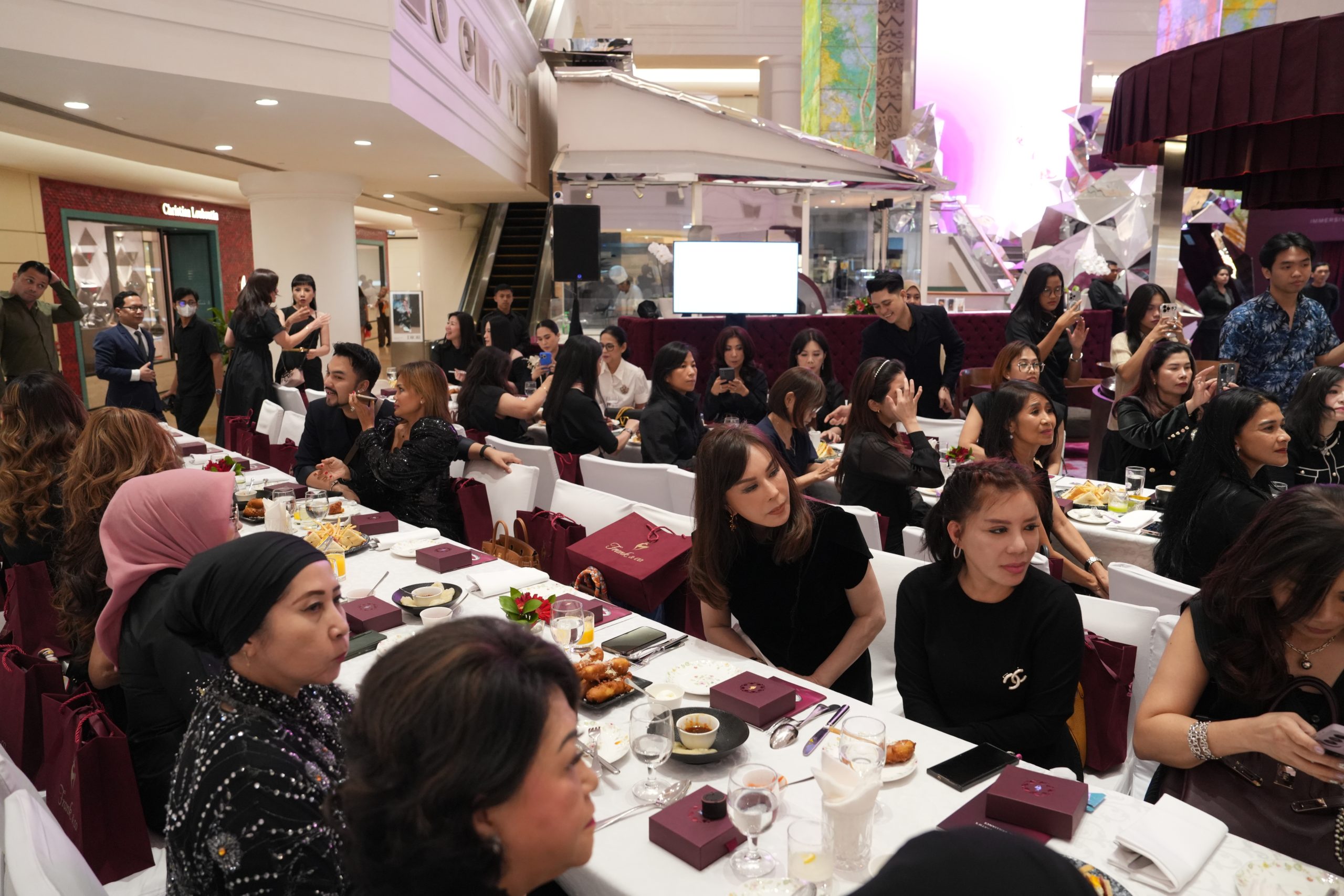 Perayaan 29 Years of Natural Brilliance, Frank & co.