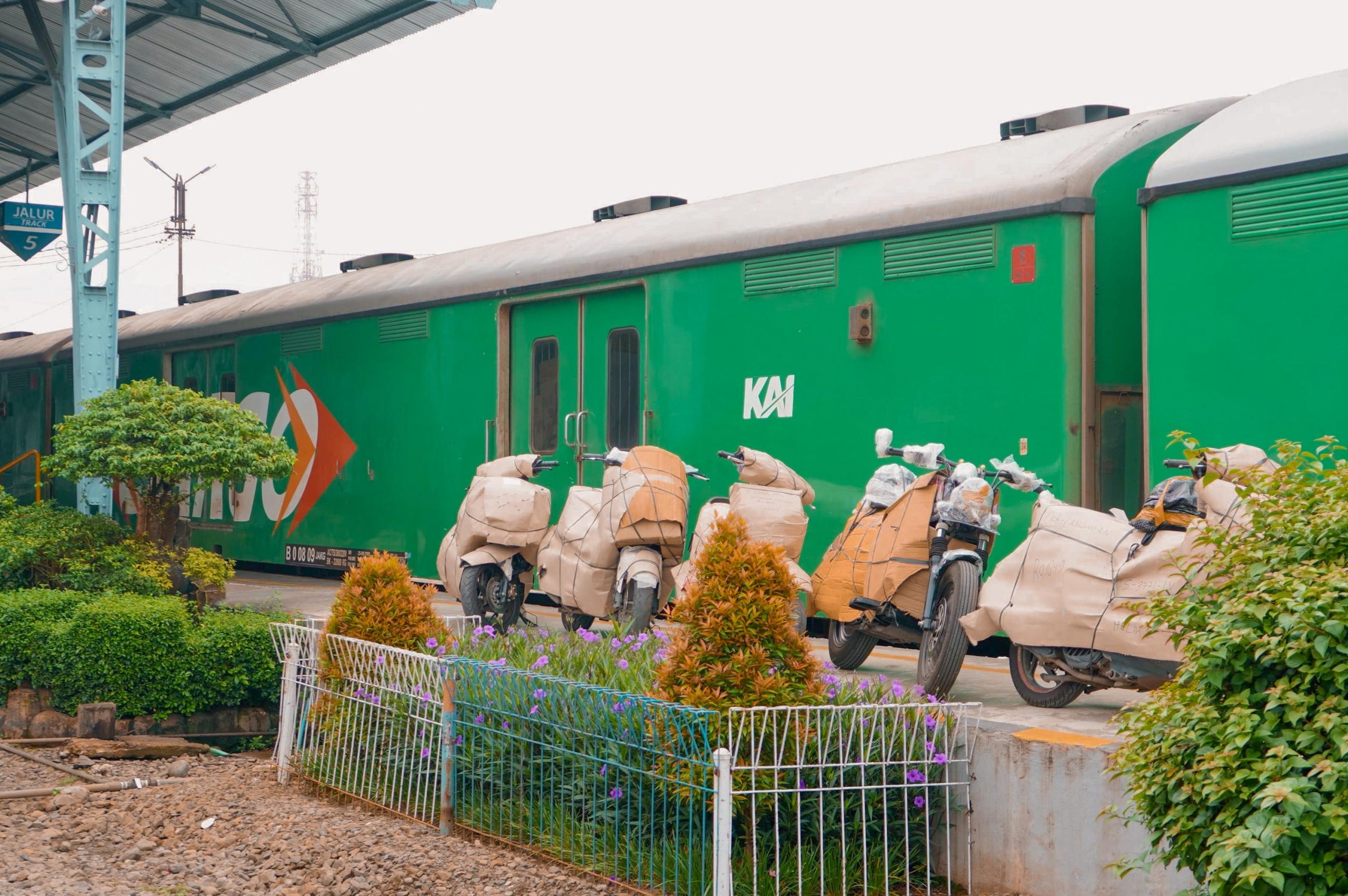PT Kereta Api Indonesia (Persero) Daerah Operasi 1 Jakarta mendukung kelancaran