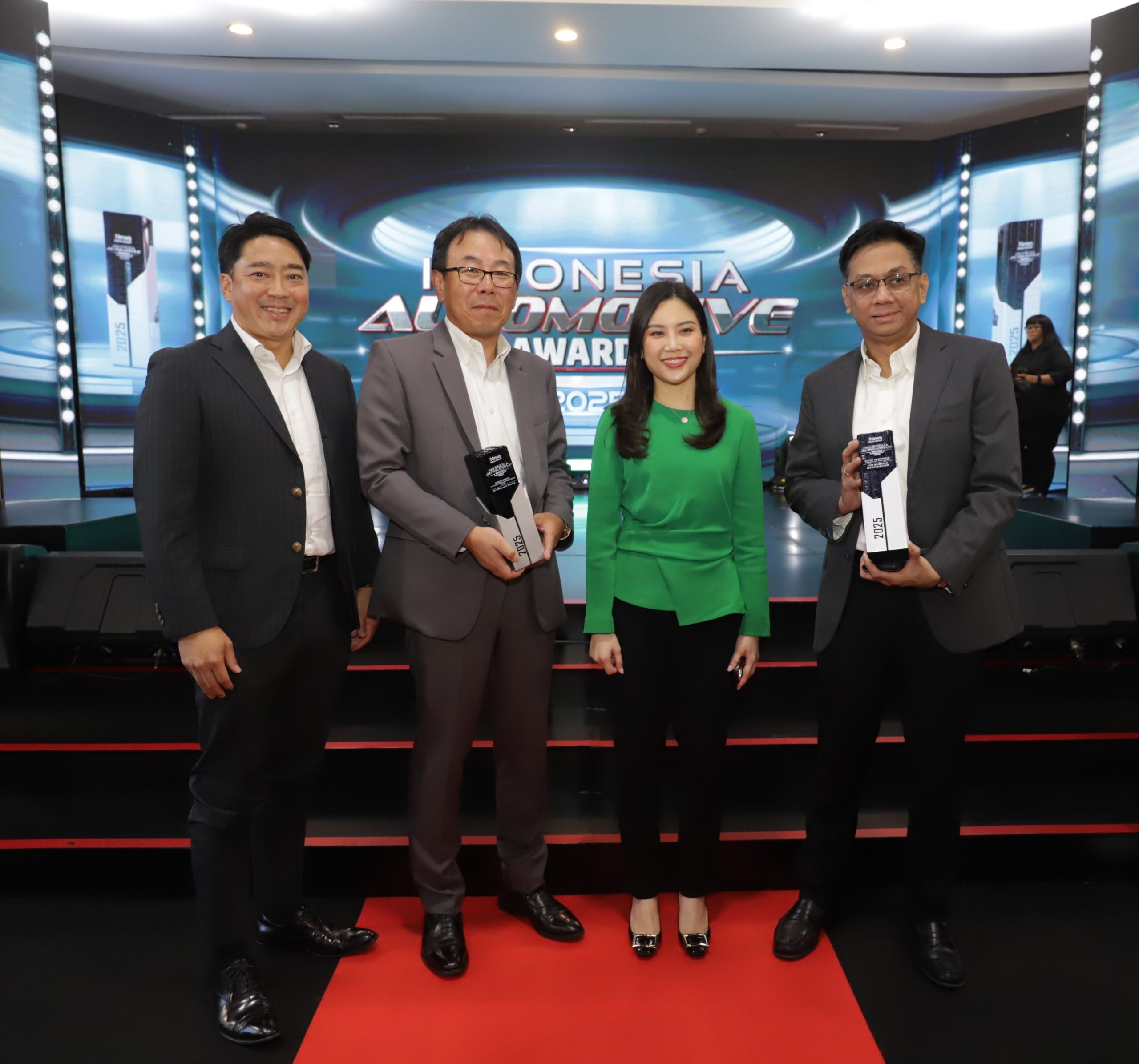 PT Mitsubishi Motors Krama Yudha Sales Indonesia
(MMKSI) raih penghargaan