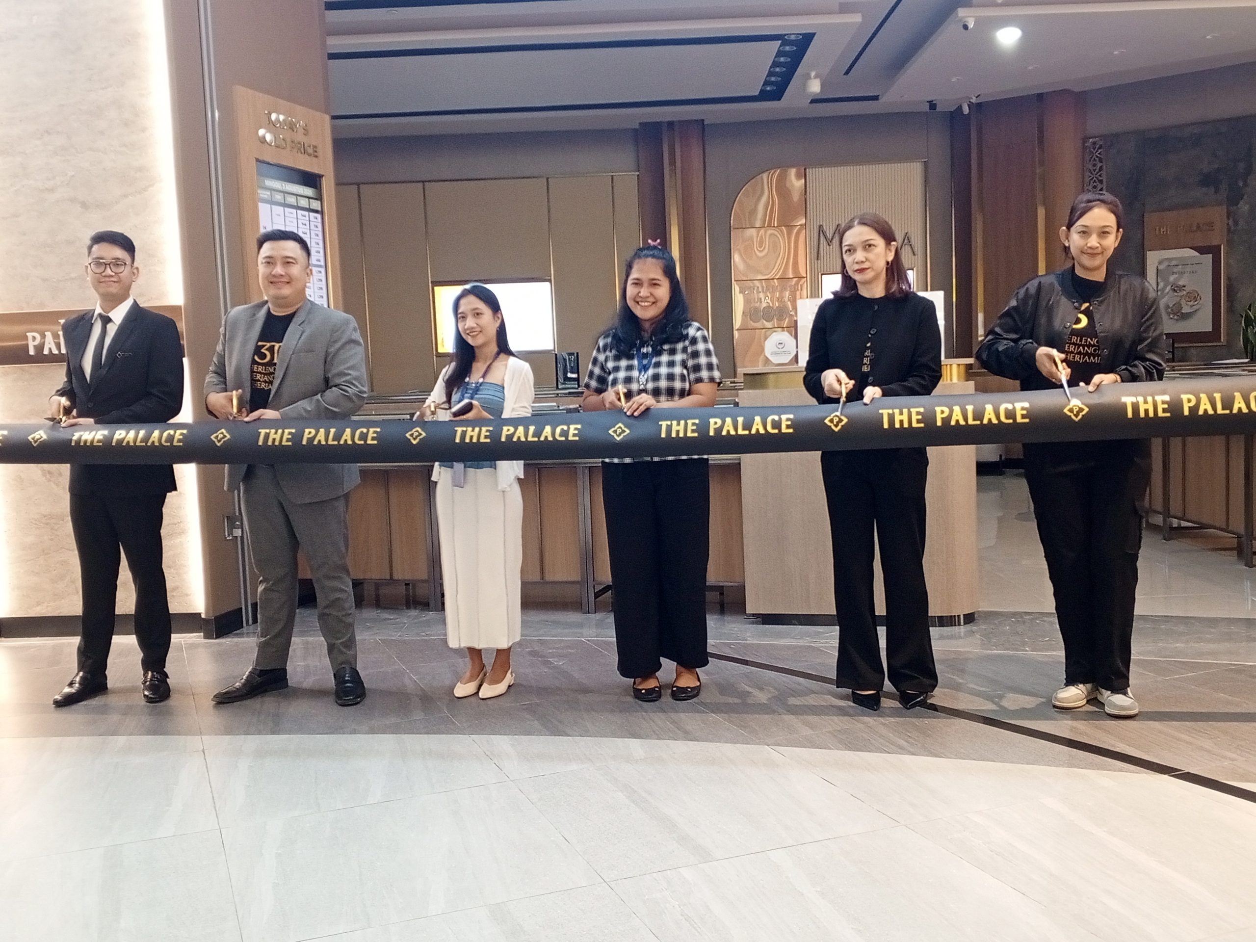 The Palace Jeweler di bawah naungan