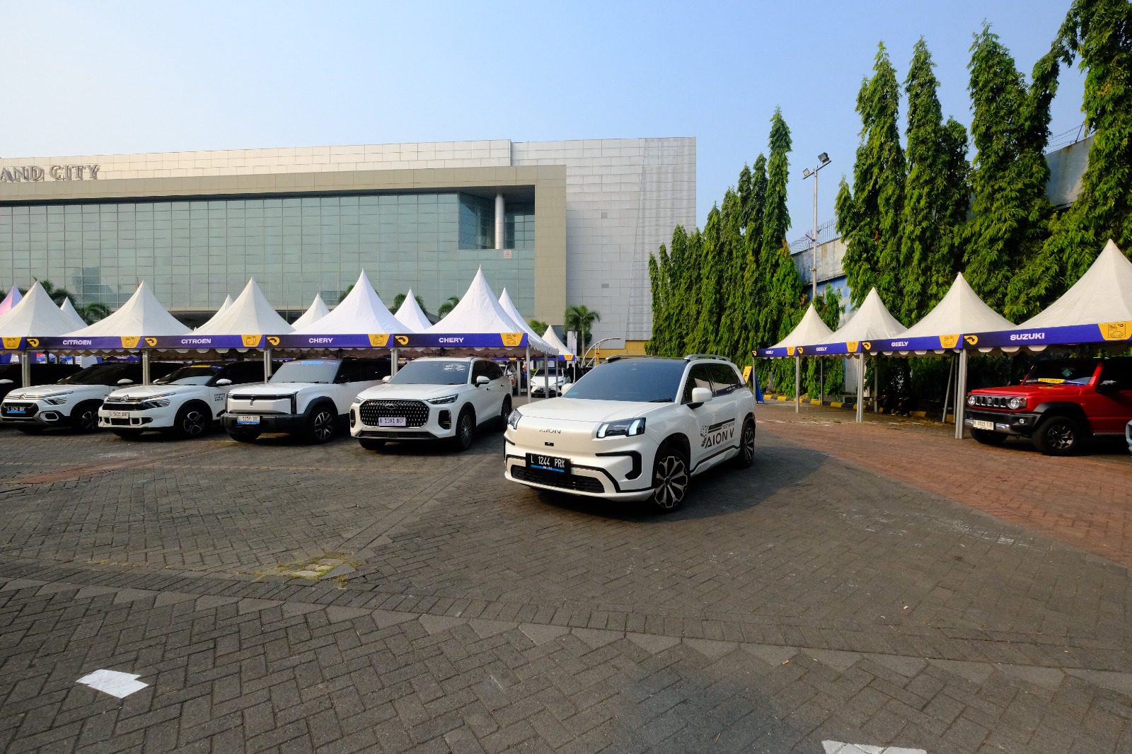 Pameran otomotif GIIAS Surabaya 2025