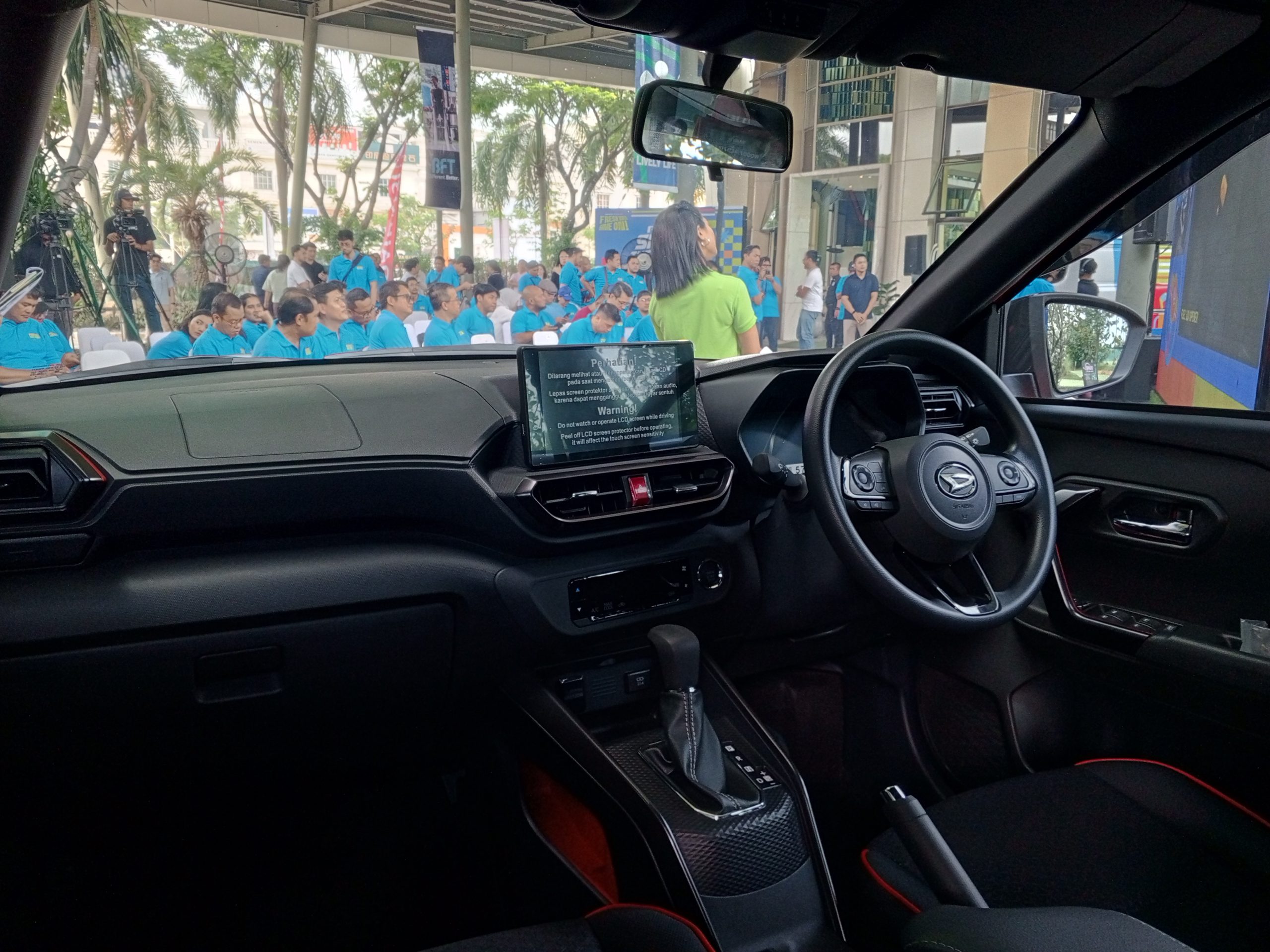 Daihatsu resmi meluncurkan Daihatsu Rocky – Shift The Vibes