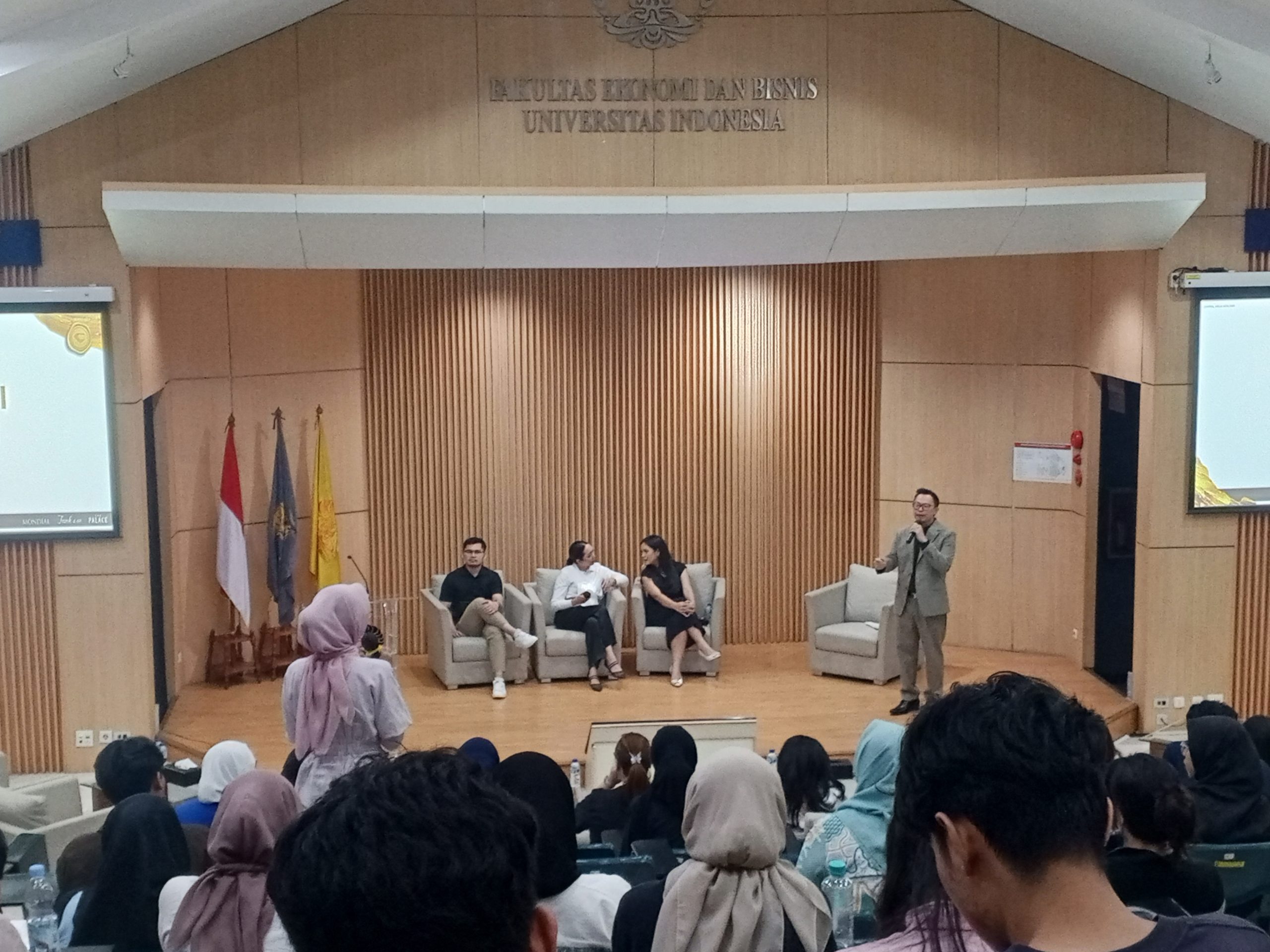 Central Mega Kencana (CMK), perusahaan perhiasan