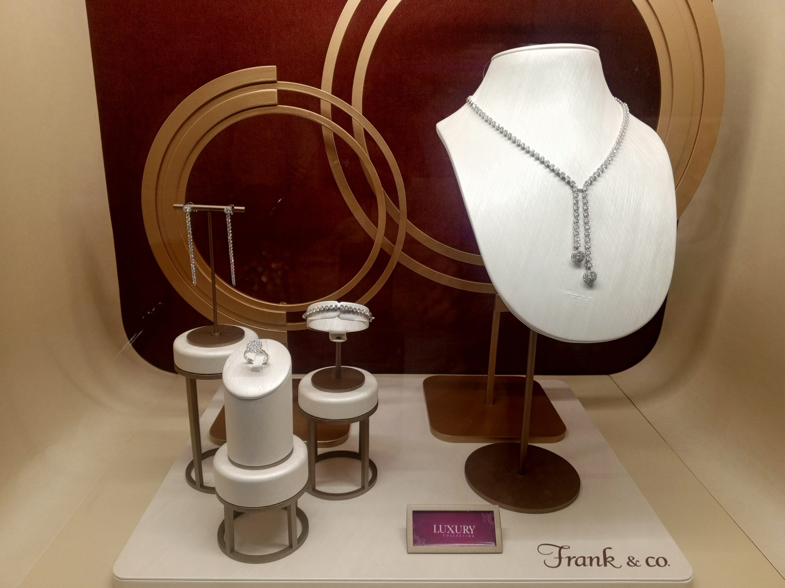 Frank & co., jewellery melakukan reopening store-nya