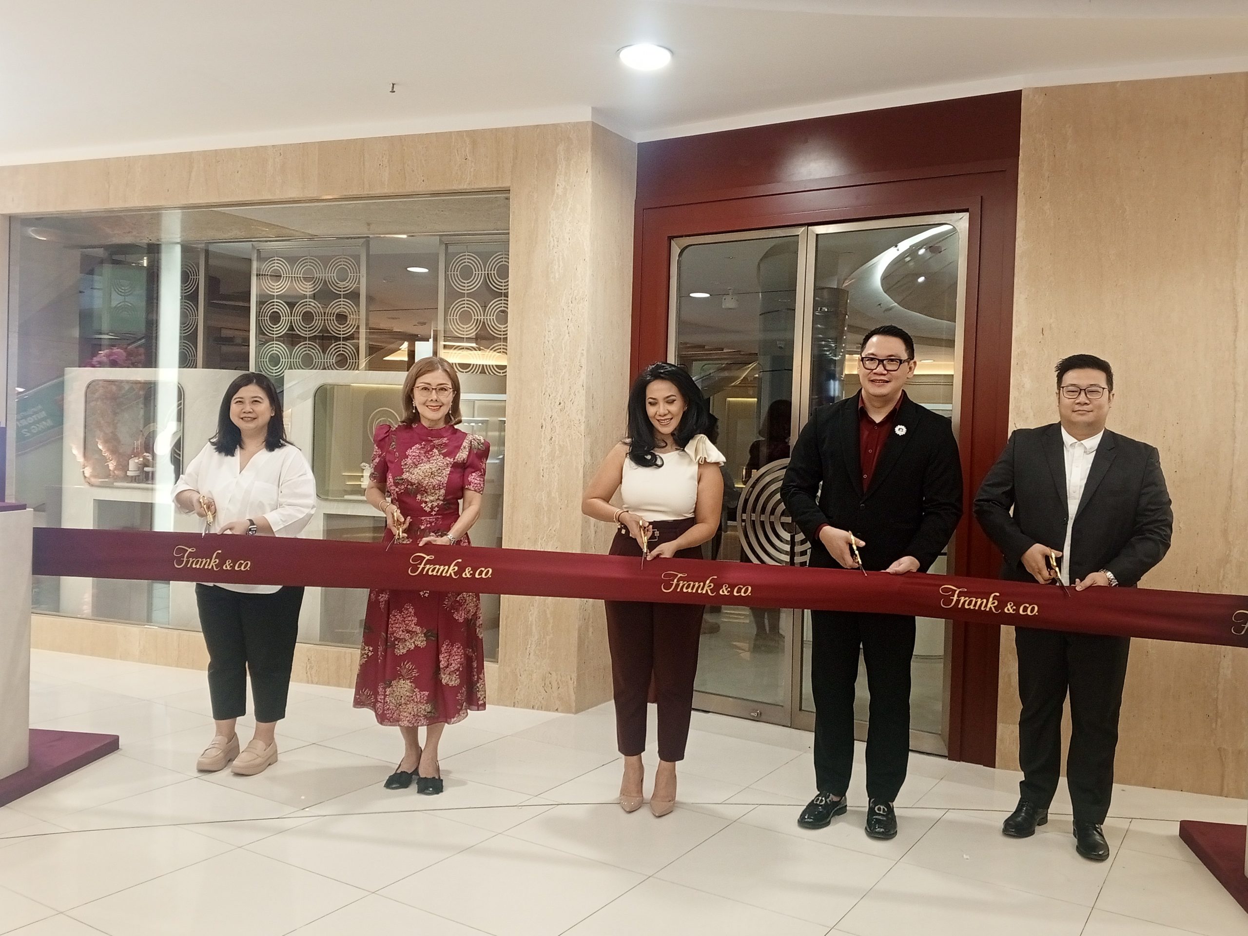 Frank & co., jewellery melakukan reopening store-nya