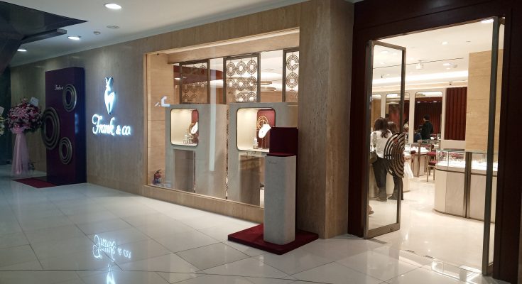 Frank & co., jewellery melakukan reopening store-nya yang berlokasi