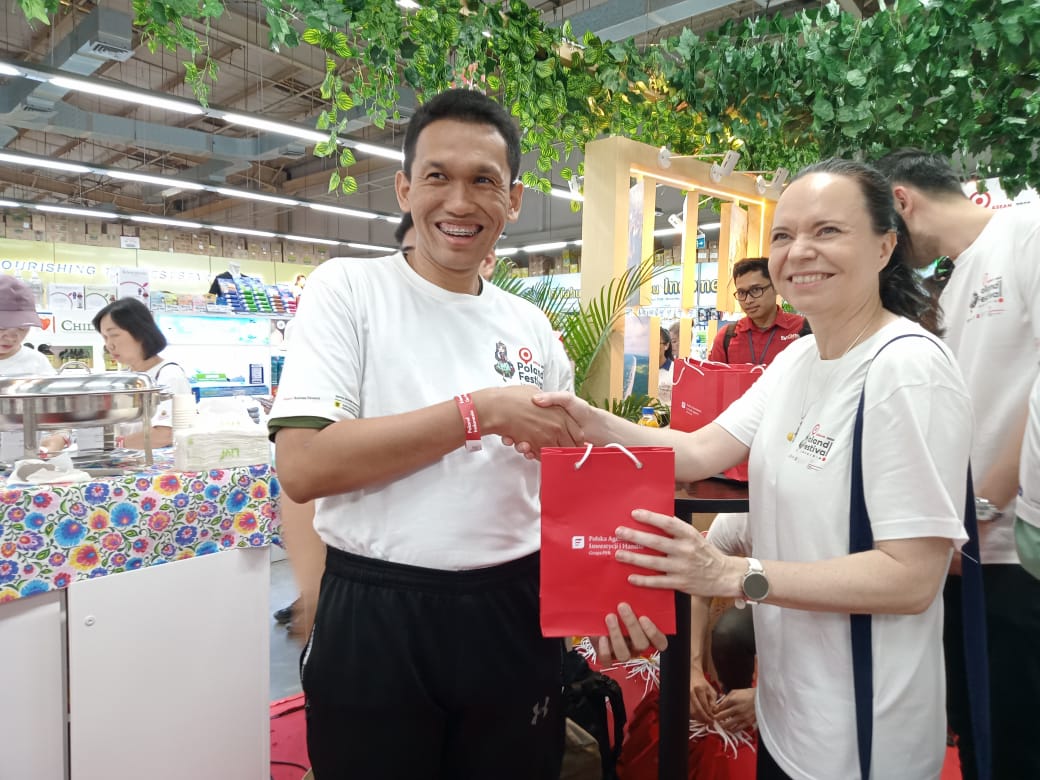 Kegiatan jalan sehat Poland–Indonesia