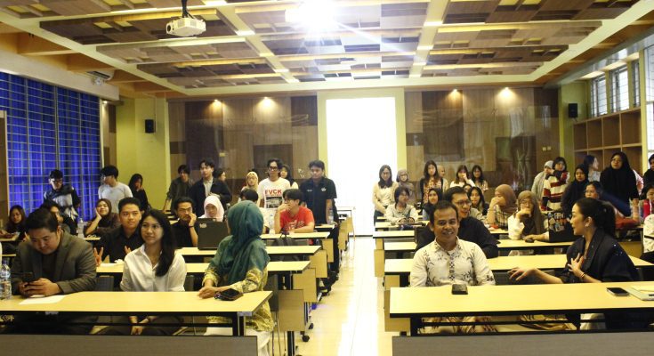 Central Mega Kencana (CMK), perusahaan perhiasan merek-merek