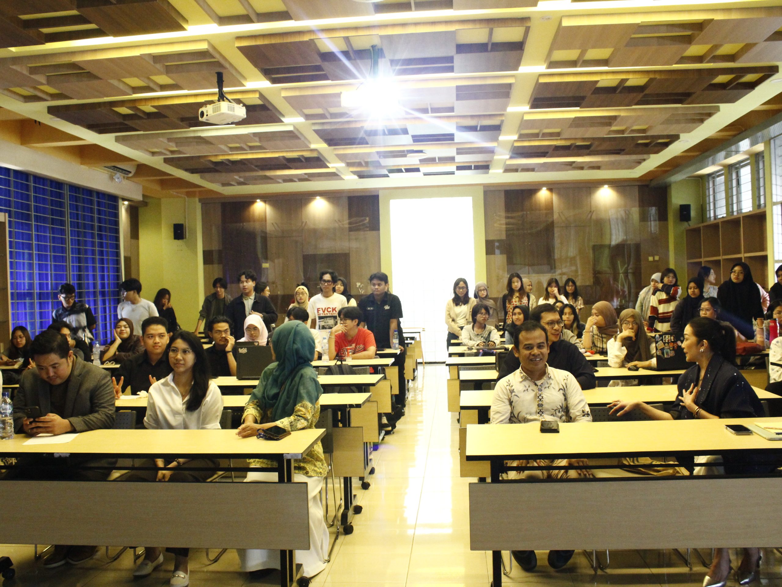 Central Mega Kencana (CMK), perusahaan perhiasan